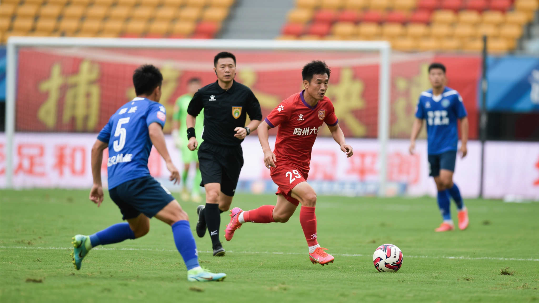 黎兵爆冷连斩两支中超劲旅，2-0淘汰于根伟挺进8强，晋级之路成黑马传奇